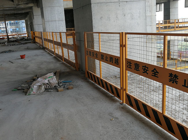 臨邊防護（hù）欄杆案例